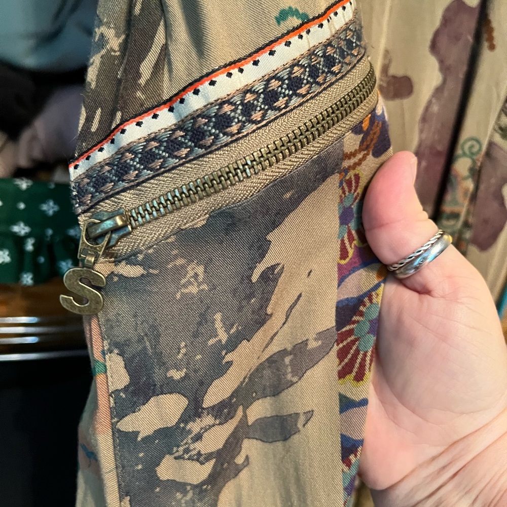 Designal pants. - Picture 4 of 7